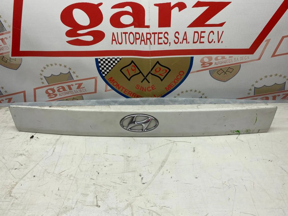 Dodge Atos 2003 - 2010 Moldura Trasera Usado Original