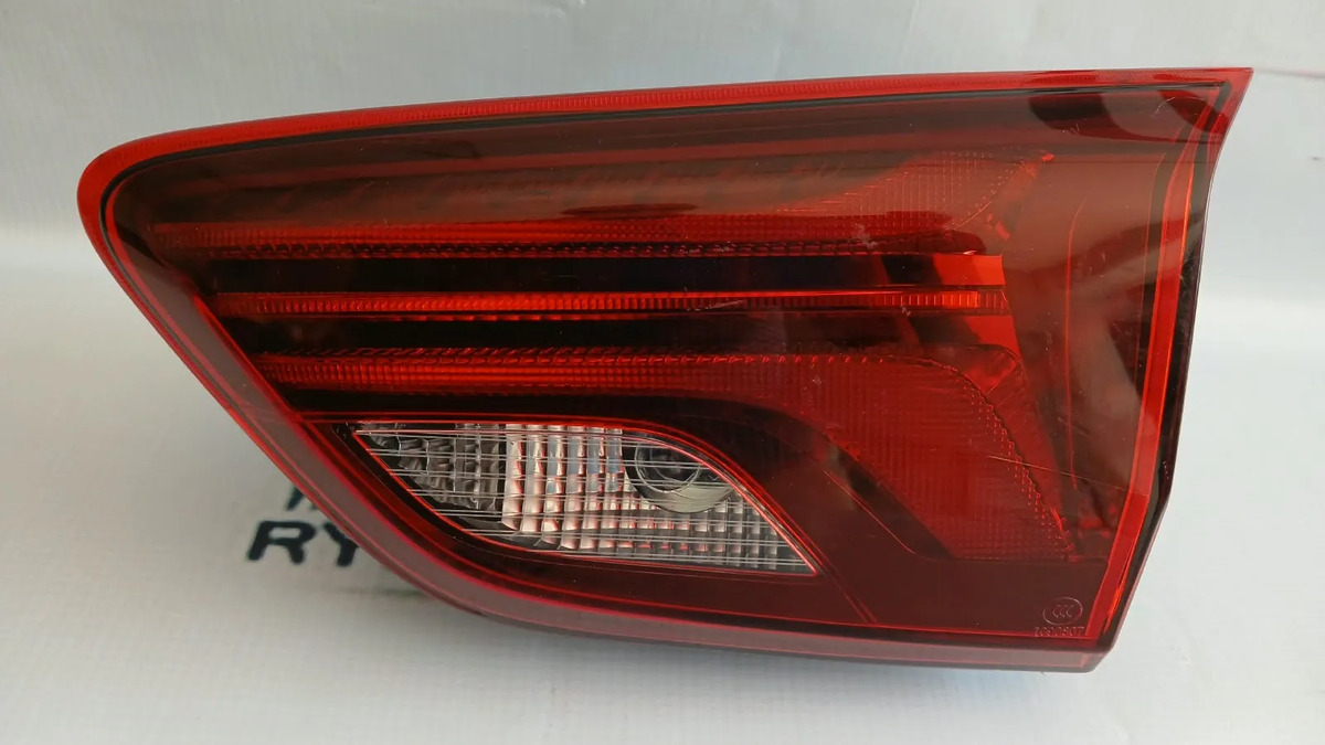 Calavera Intercalavera Derecha Chevrolet Ónix 20-26 Halógeno Derecho/pasajero Rojo