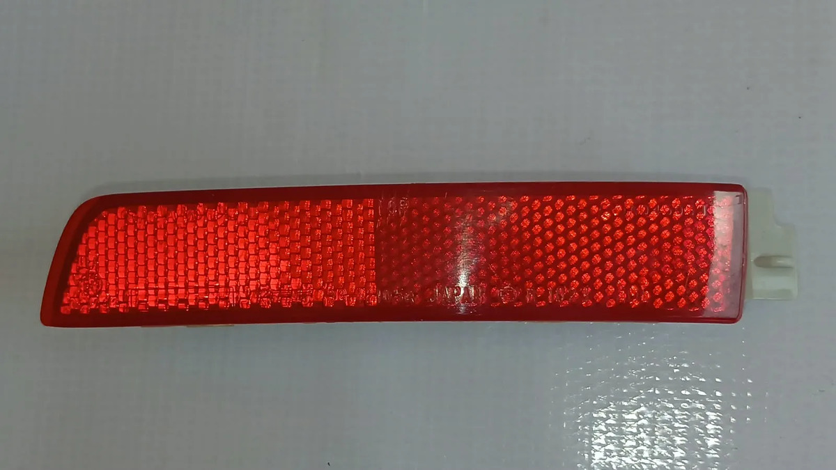 Reflector Reflejante Trasero Derecho Nissan Sentra 13-19