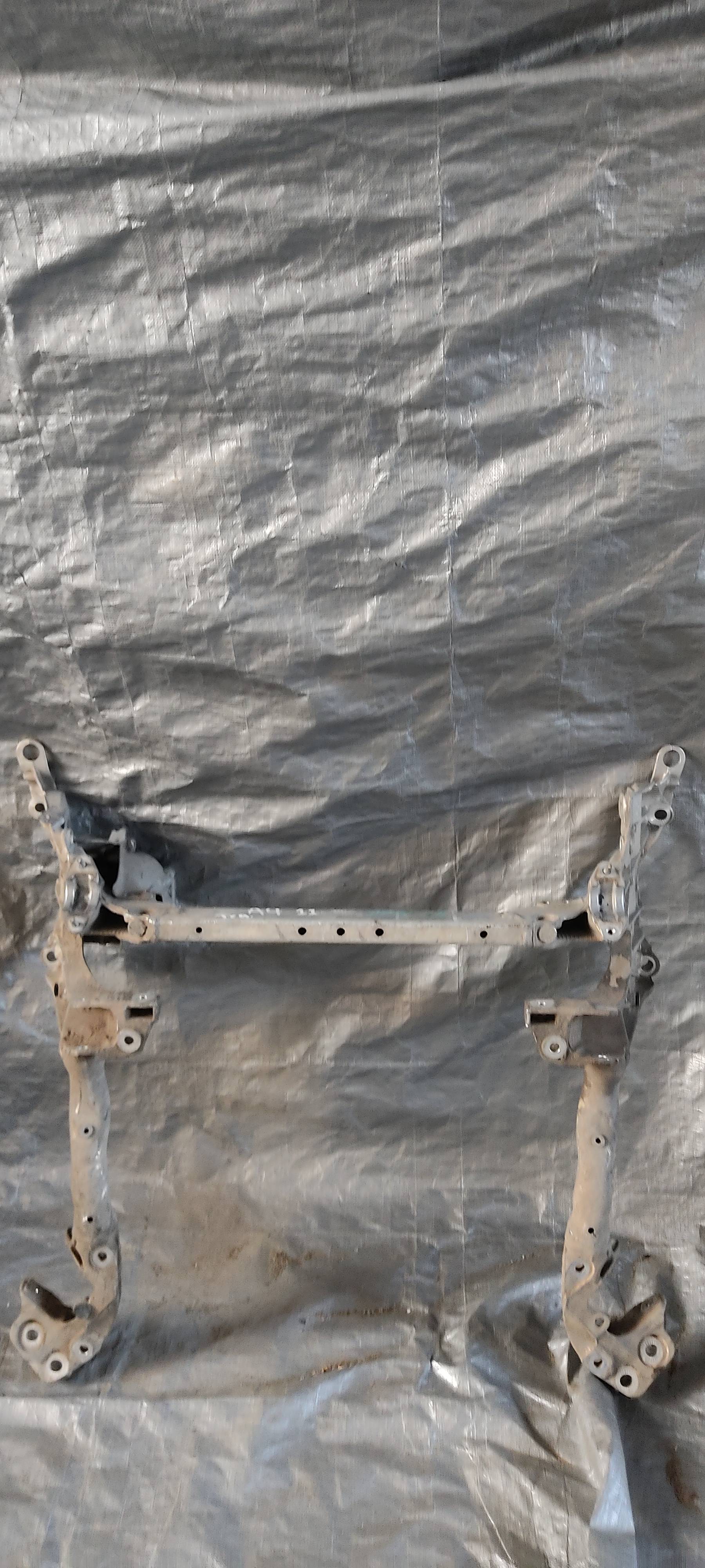Audi A4 2009 - 2012 Puentes de Suspensión Delantera Usado Original