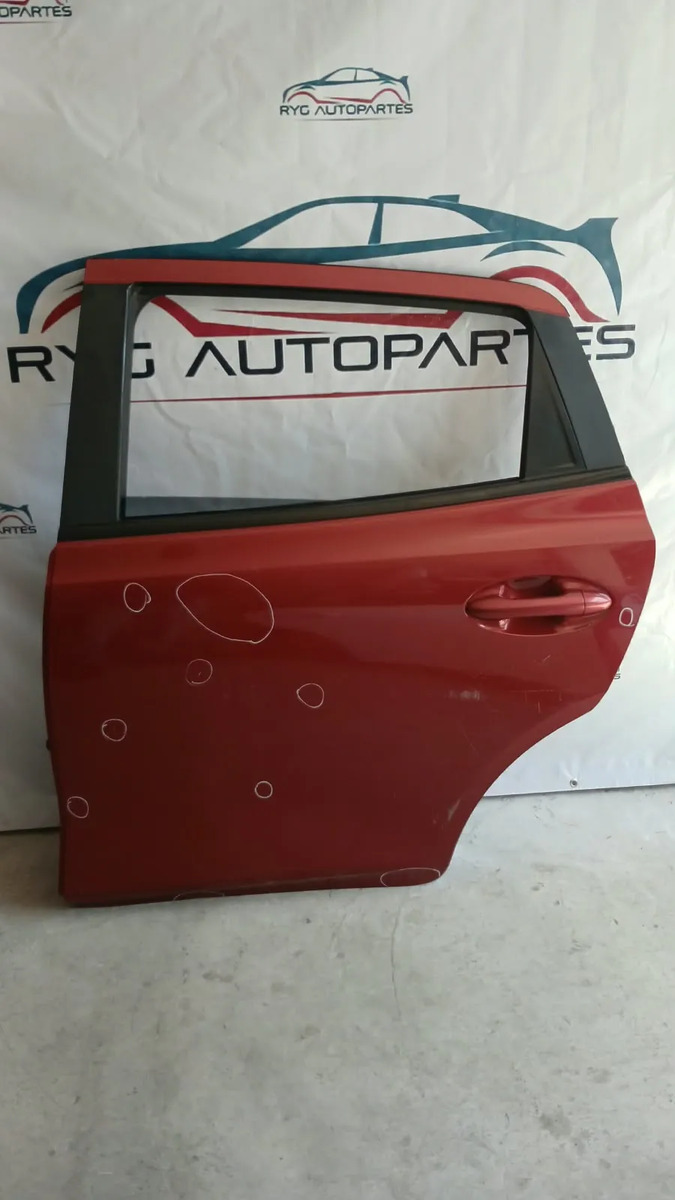 Puerta Trasera Izquierda Chevrolet Aveo 24-26 Detalles Trasera Izquierdo Rojo