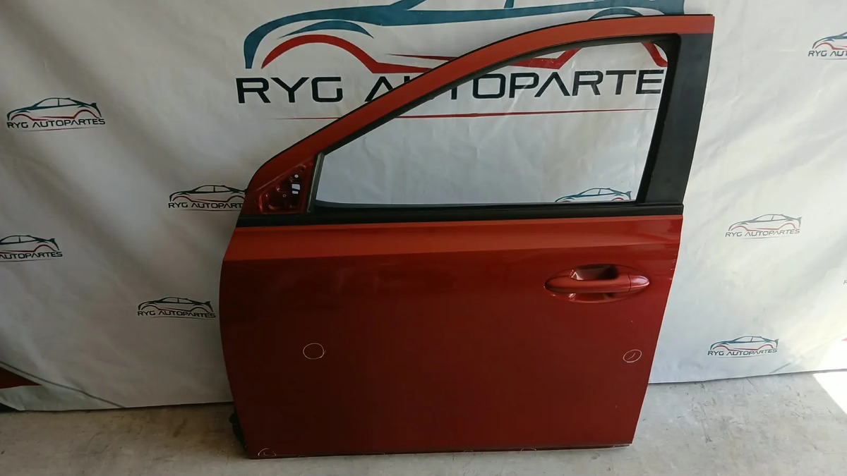 Puerta Delantera Izquierda Chevrolet Aveo 24-26 Detalles. Delantera Izquierdo Rojo
