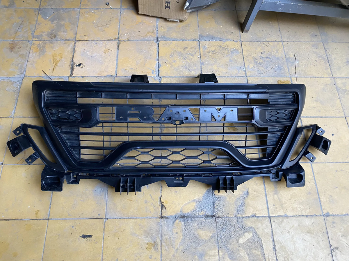 Parrilla Ram 1200 2025 2026 2027 2028 Original Negro Texturizado