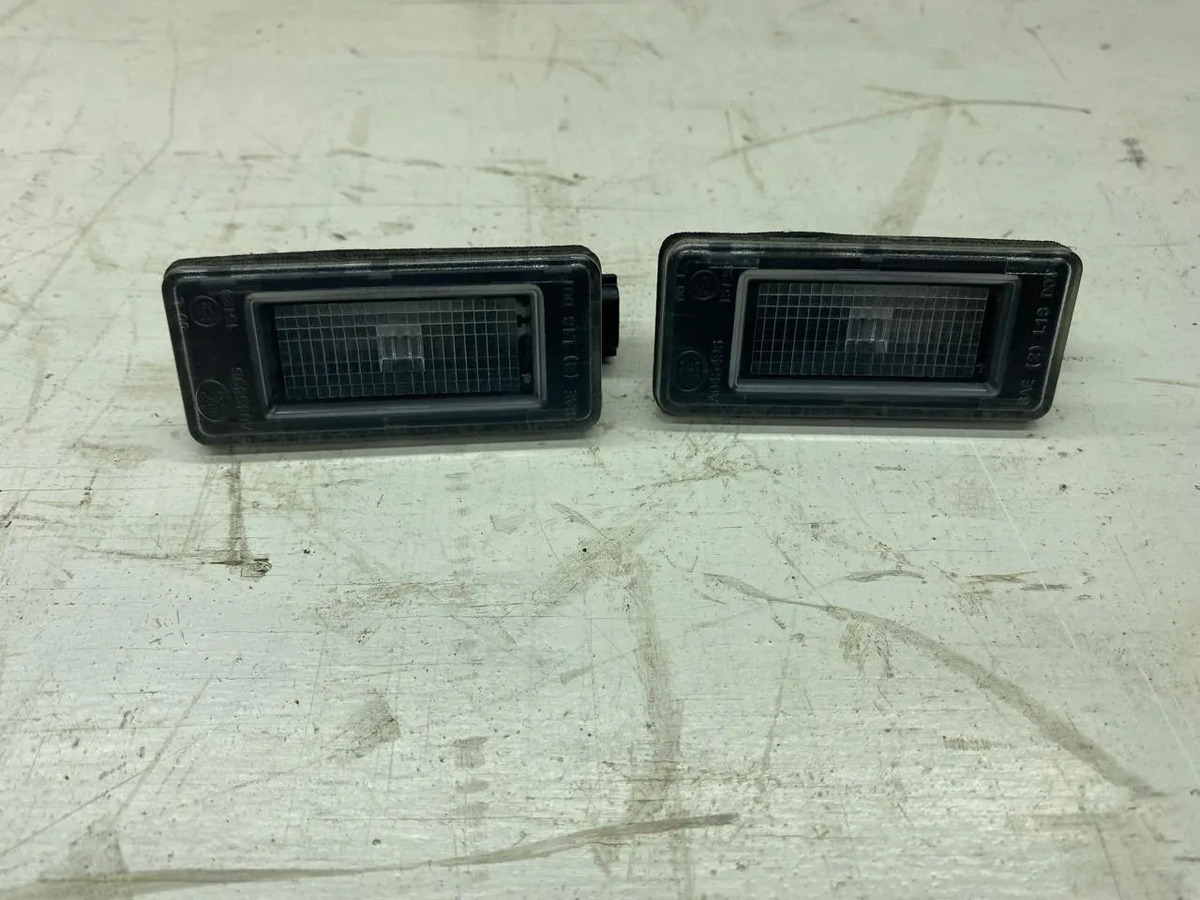 Luz Placa Trasera Nissan Versa 2020 Al 2024 Orig