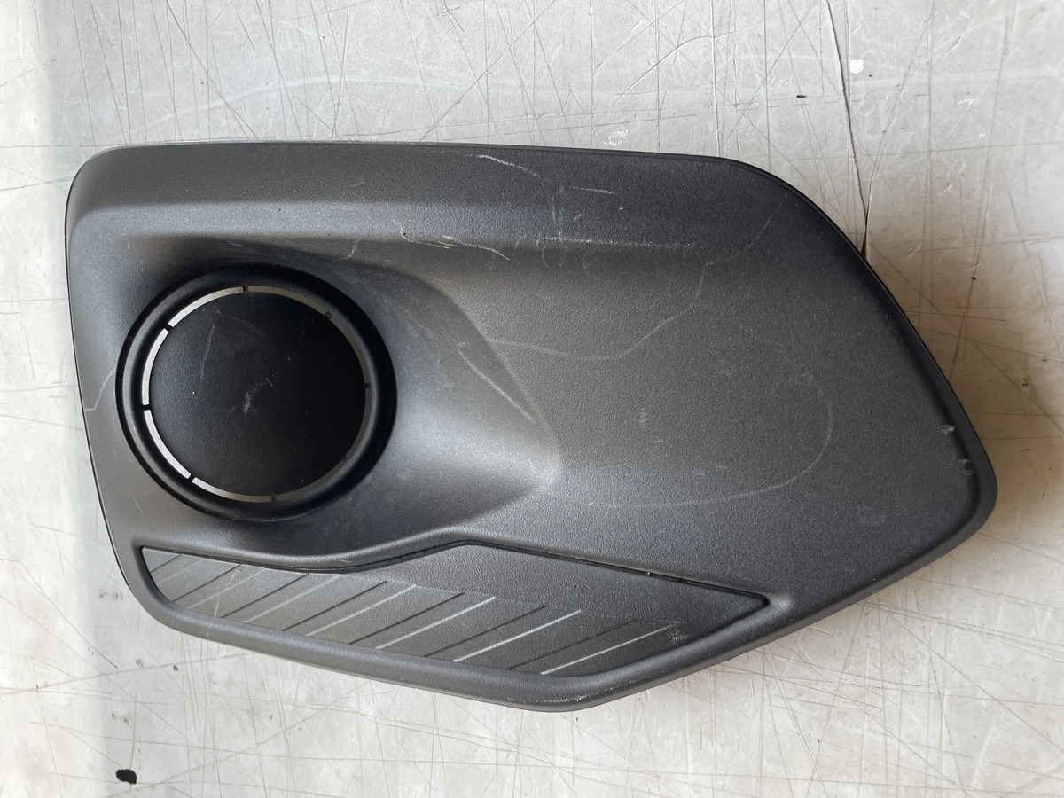 Rejilla Faro Niebla Izq Ram 1200 24 - 27 Landtrek 19 - 25 Negro Derecho