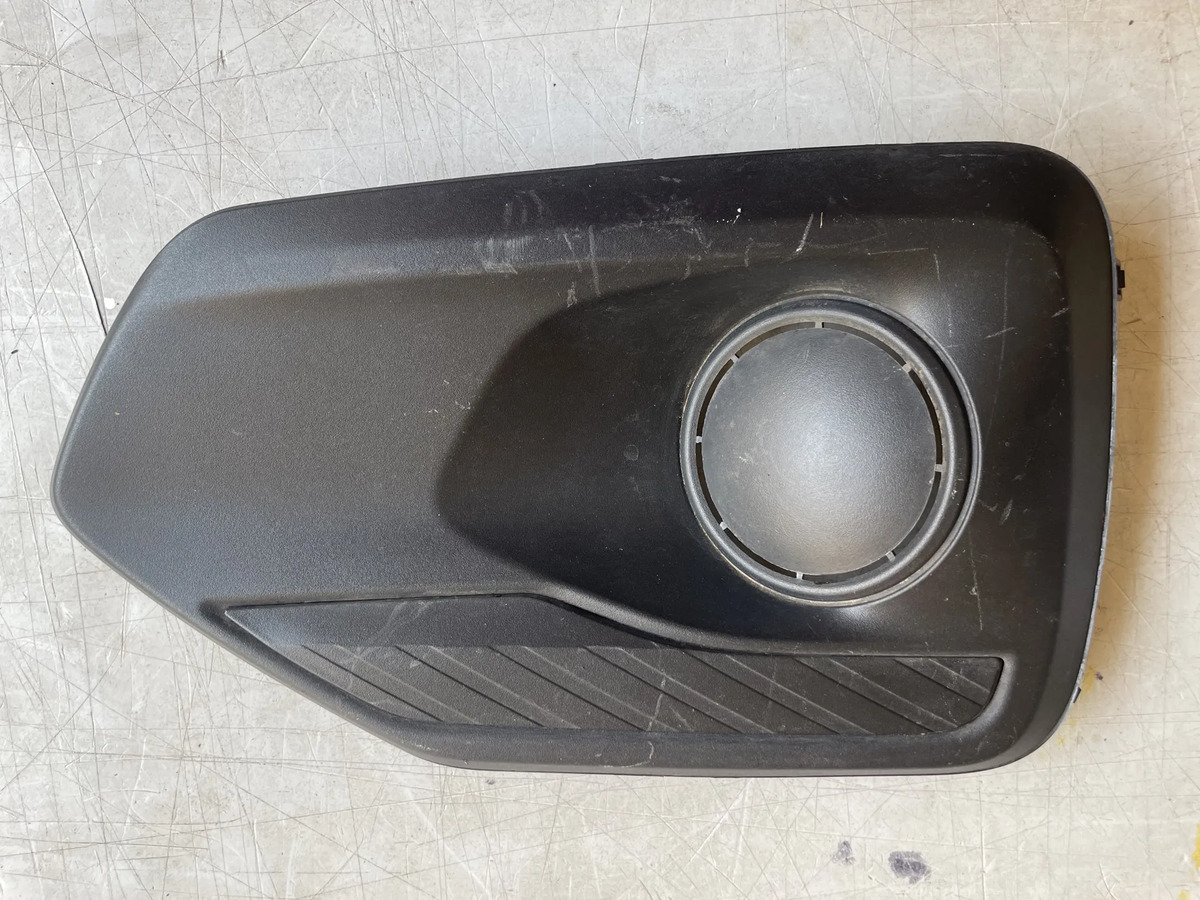Rejilla Faro Niebla Izquie Ram 1200 25 - 27 Landtrek 22 - 25 Negro Izquierdo
