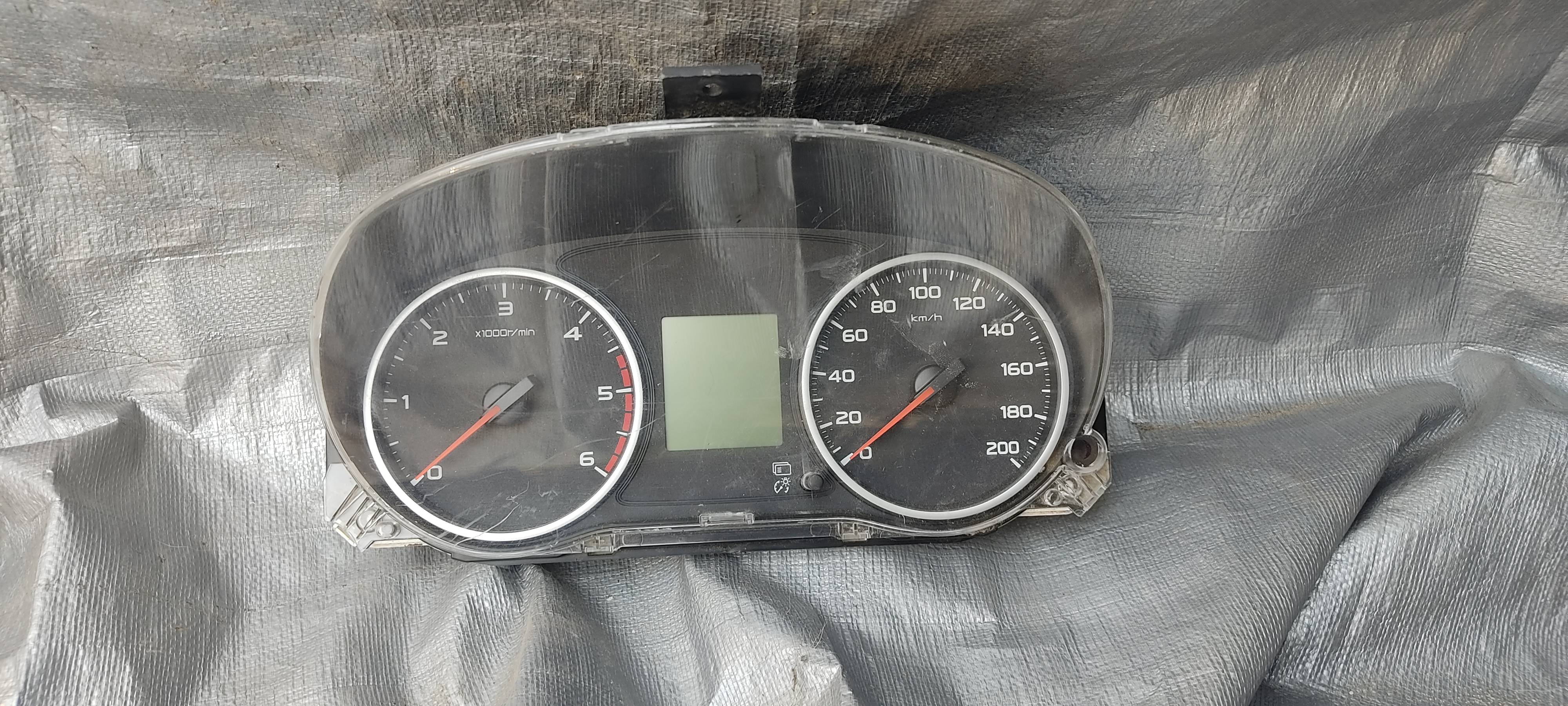 Mitsubishi L200 2016 - 2019 Velocimetro Delantera Usado Original