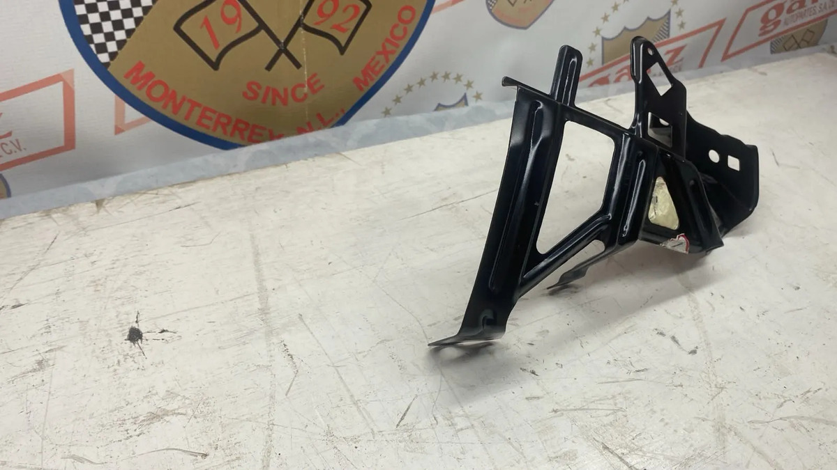 Honda Civic 2016 - 2021 Soportes de Salpicaderas Delantera Izquierdo Usado Original