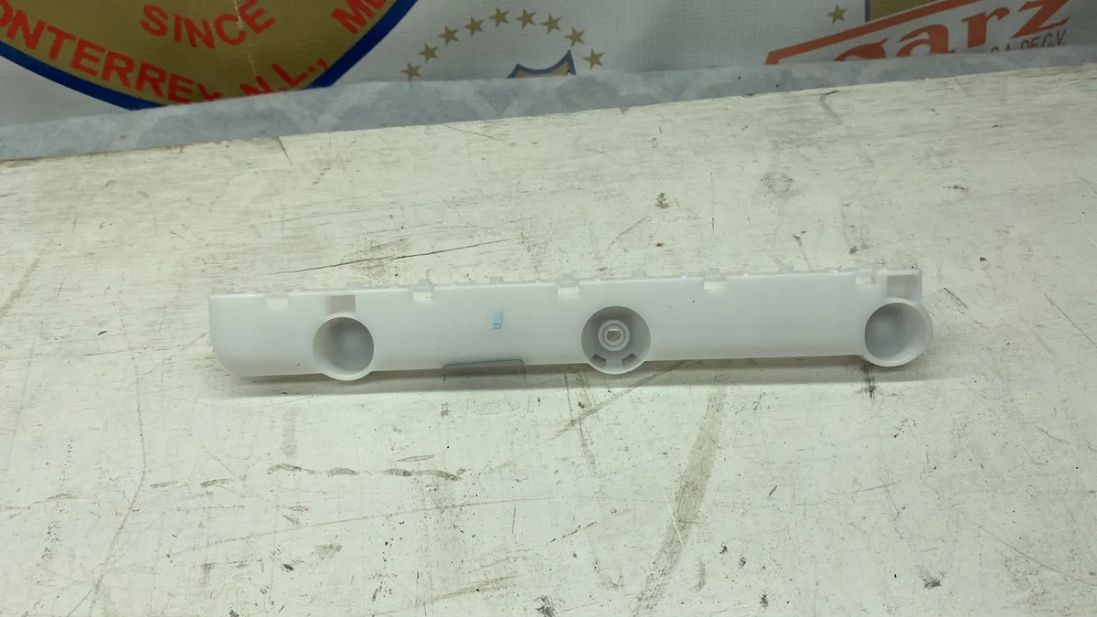 Guia Defensa Trasera Izq Nissan Versa 2012 Al 2022 Orig