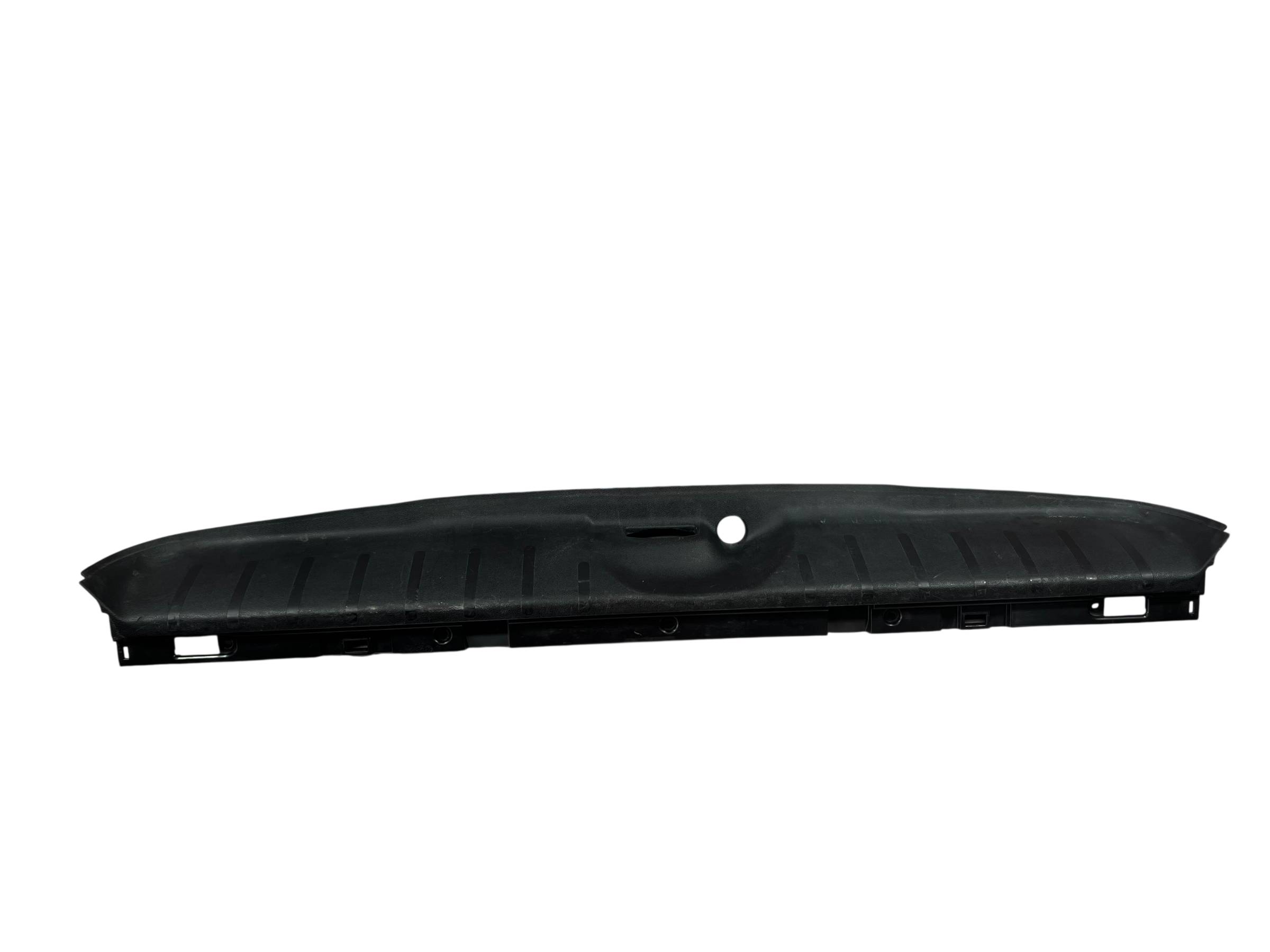 Peugeot Partner 2008 - 2018 Moldura para Cajuela Trasera Usado Original
