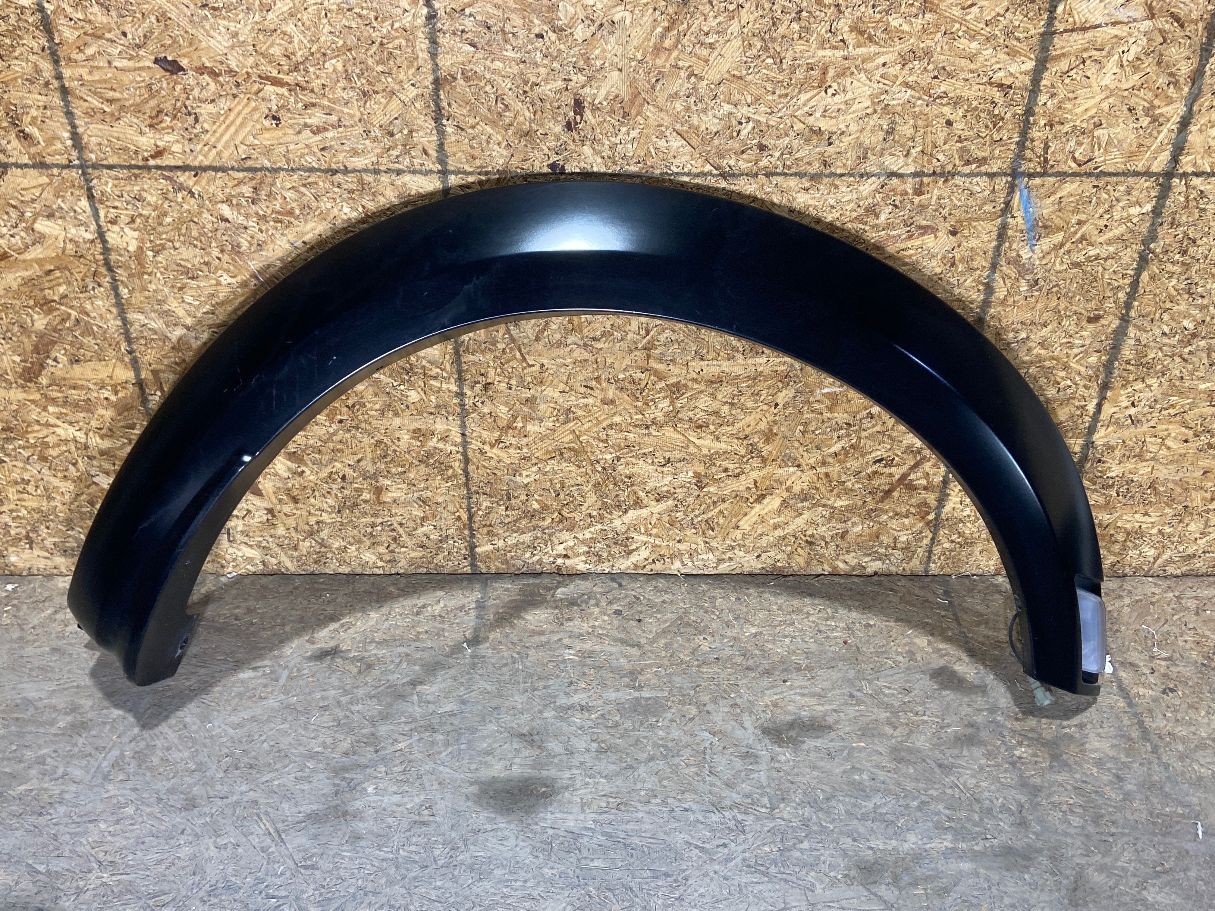 Ford Lobo 2021 - 2025 Cantonera Delantera Derecho Usado Original