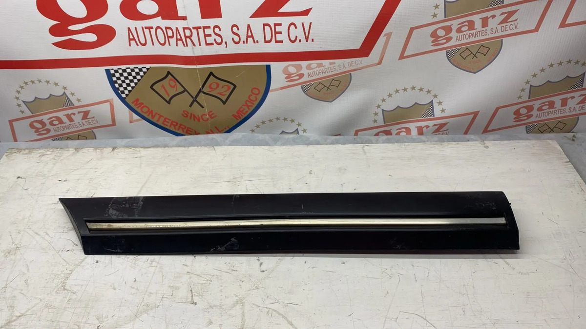 Moldura Ext Puerta Del Izq Ford Thunderbird 1987 A 1988 Orig Negro