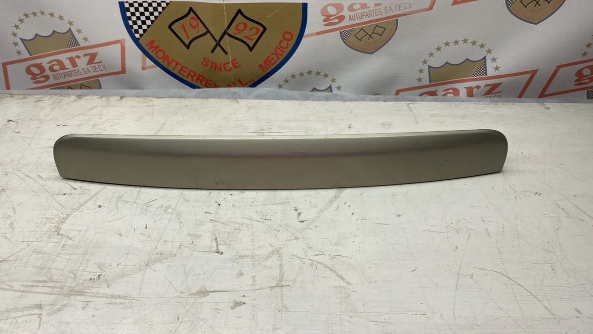 Moldura Tapa Cajuela Nissan Sentra 2007 Al 2008 Orig Dorado