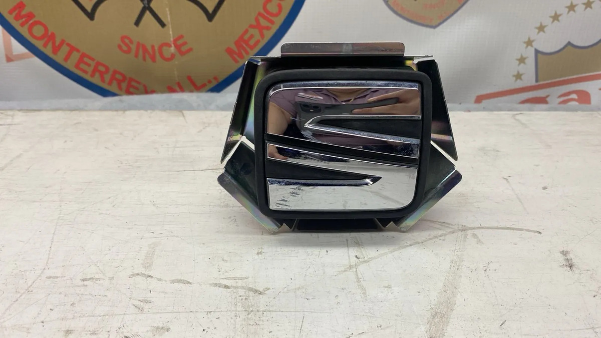 Manija De Tapa Cajuela Seat Leon 2014 Al 2016 Orig Plateado Trasera