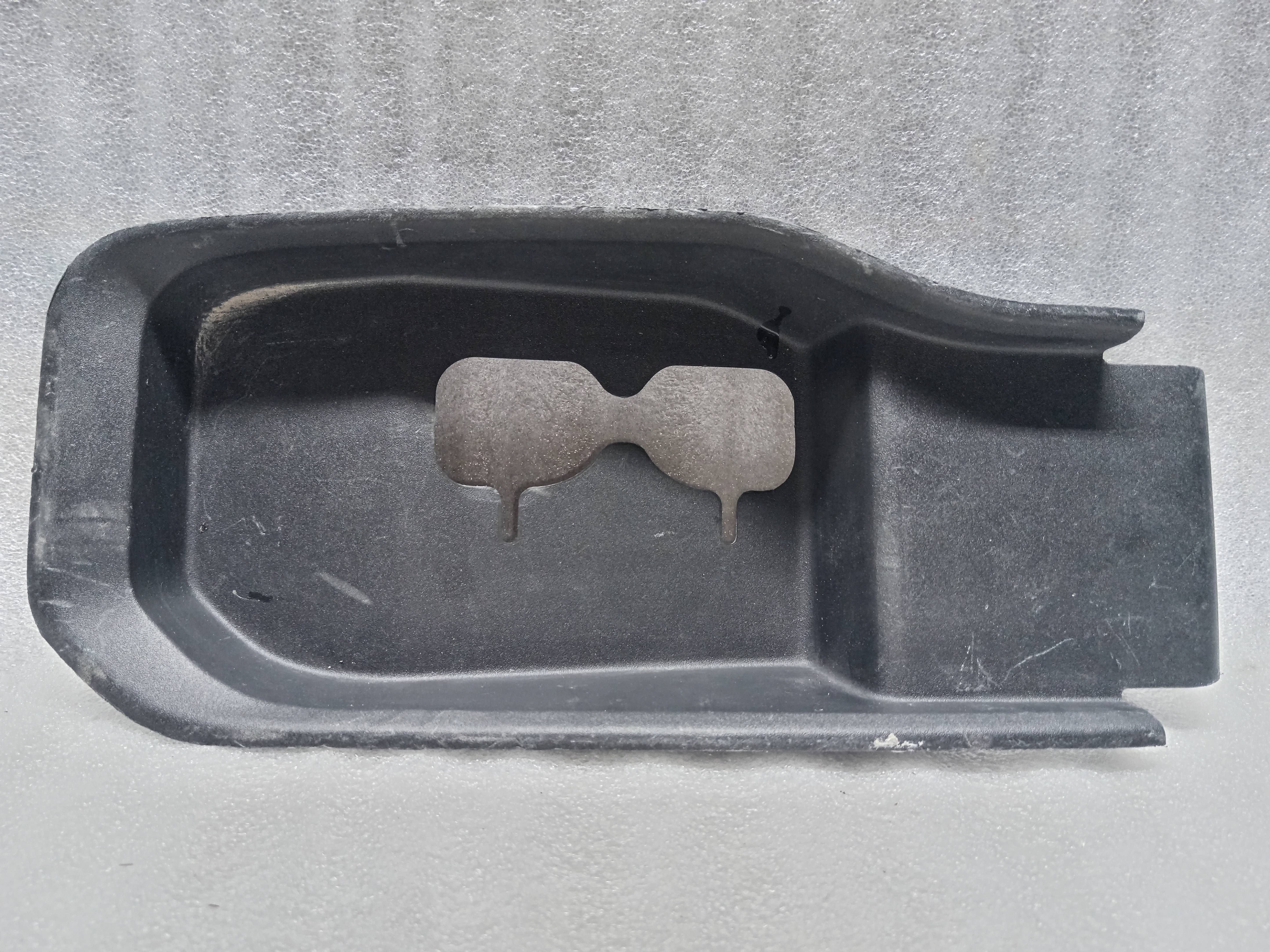 Ford E-350 super duty 2020 - 2025 Moldura para defensa Trasera Izquierdo Usado Original