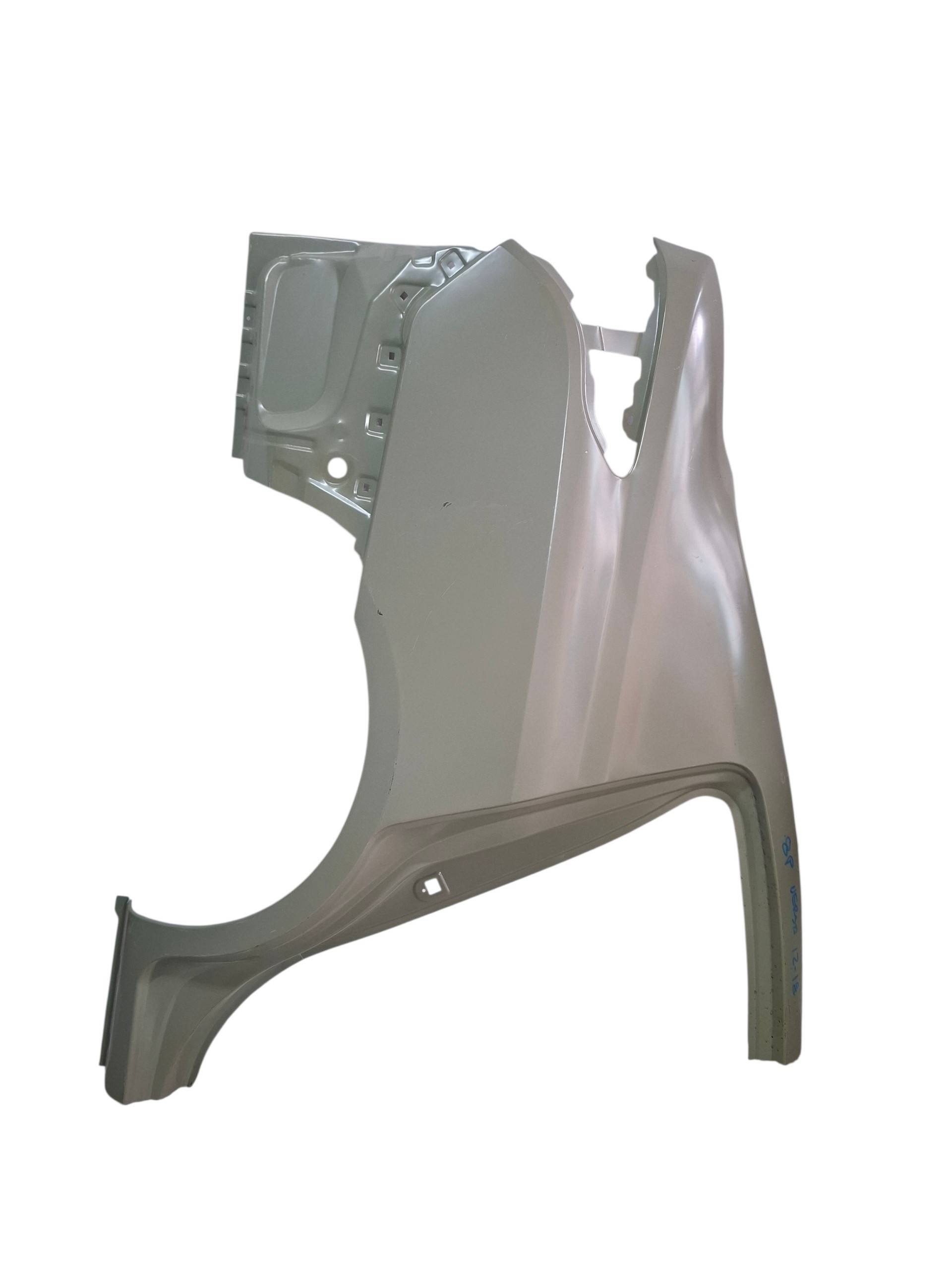 Nissan Versa 2012 - 2018 Costados Laterales Derecho Usado Generico