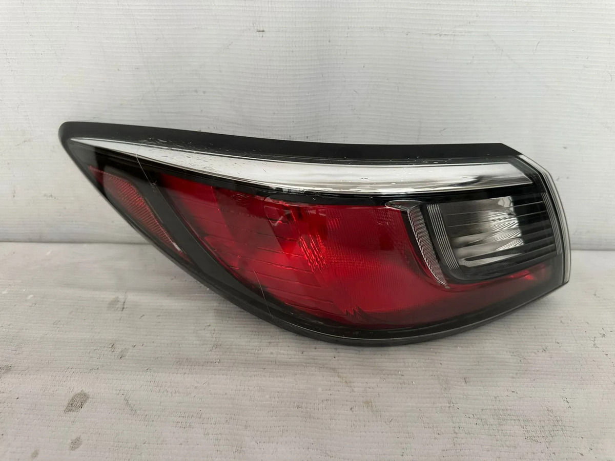 Calavera Izq Toyota Yaris R 2016 17 18 2019 Usada Original Izquierdo/conductor Rojo/negro