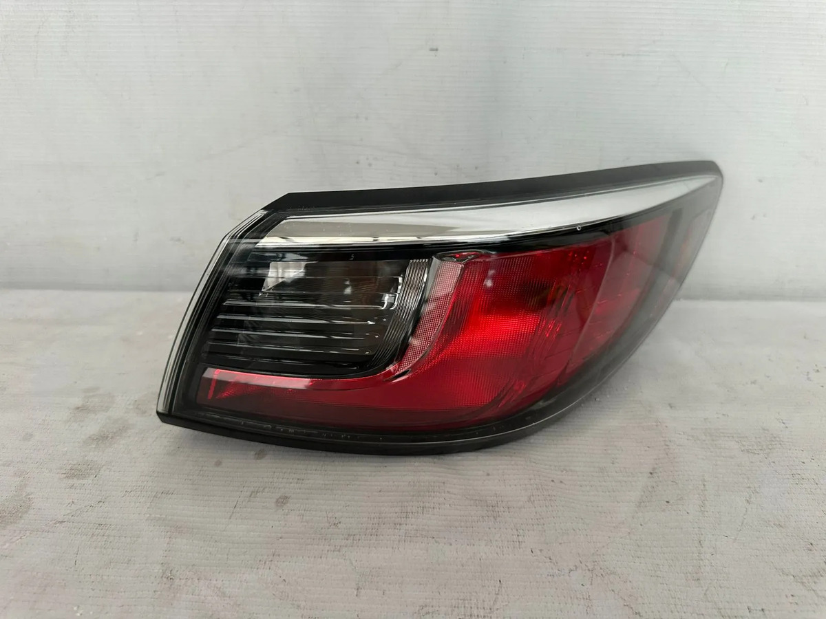 Calavera Der Toyota Yaris R 2016 17 18 2019 Usada Original Derecho/pasajero Rojo/negro