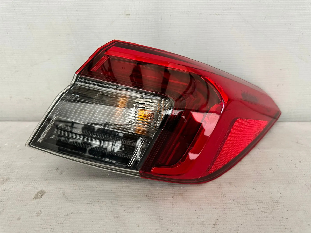 Calavera Der Honda Civic 2022 23 2024 Usada Original Led Derecho/pasajero Rojo/humo