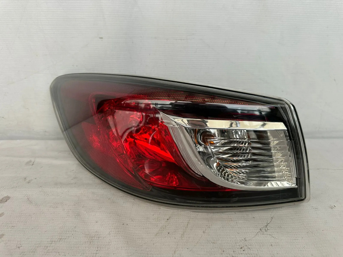 Calavera Ext Izq Mazda 3 2010 2011 2012 2013 Usada Orig Izquierdo/conductor Rojo