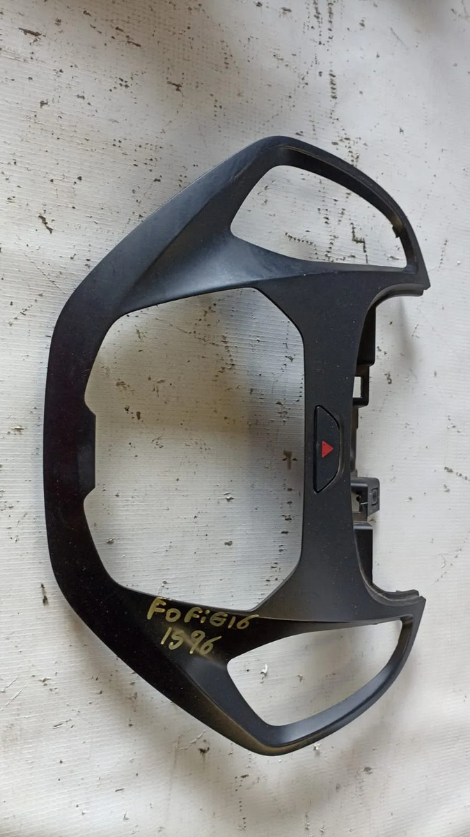 Bisel Tablero C/botón Intermitente Ford Figo 2016-2018 Usado Negro