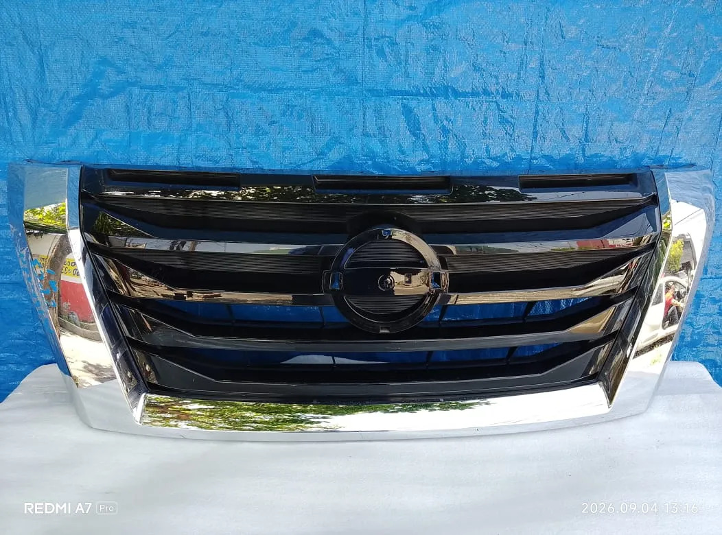 Parrilla Pathfinder 2021 2022 2023 Plateado Brillante