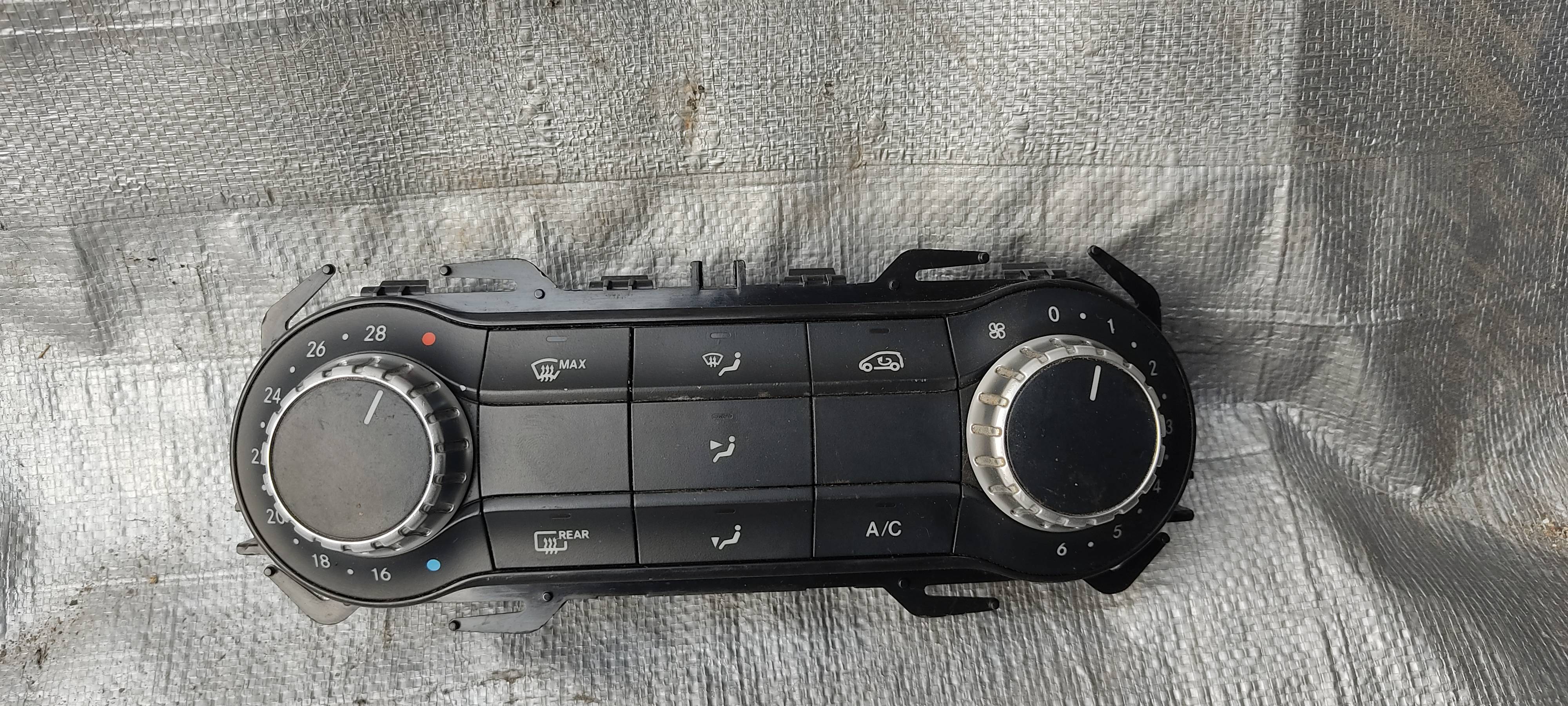 Mercedes-benz Cla 2014 - 2019 Control de Clima Delantera Usado Original