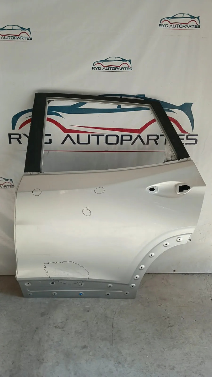 Puerta Trasera Izquierda Chevrolet Tracker 21-25 Cascarón Trasera Izquierda Plateado
