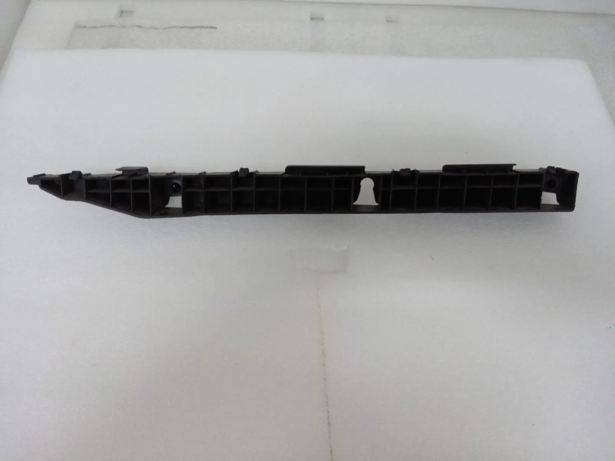Guia De Facia Trasera Izquierda Dodge Atittude 2006/2011.