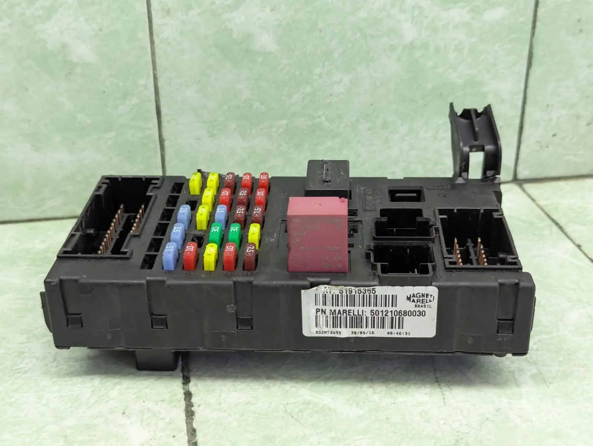 Ram 700 1.6 Std 2015-2020 Caja De Fusibles Interior
