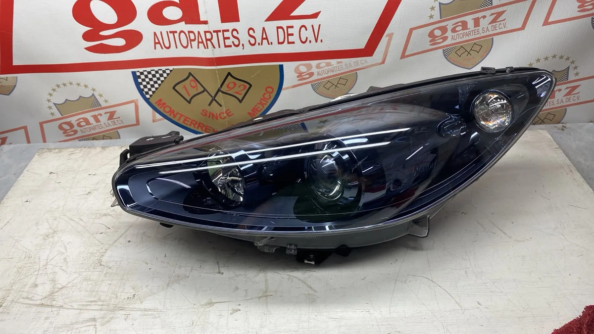 Peugeot 308 2011 - 2014 Faro Izquierdo Usado Original