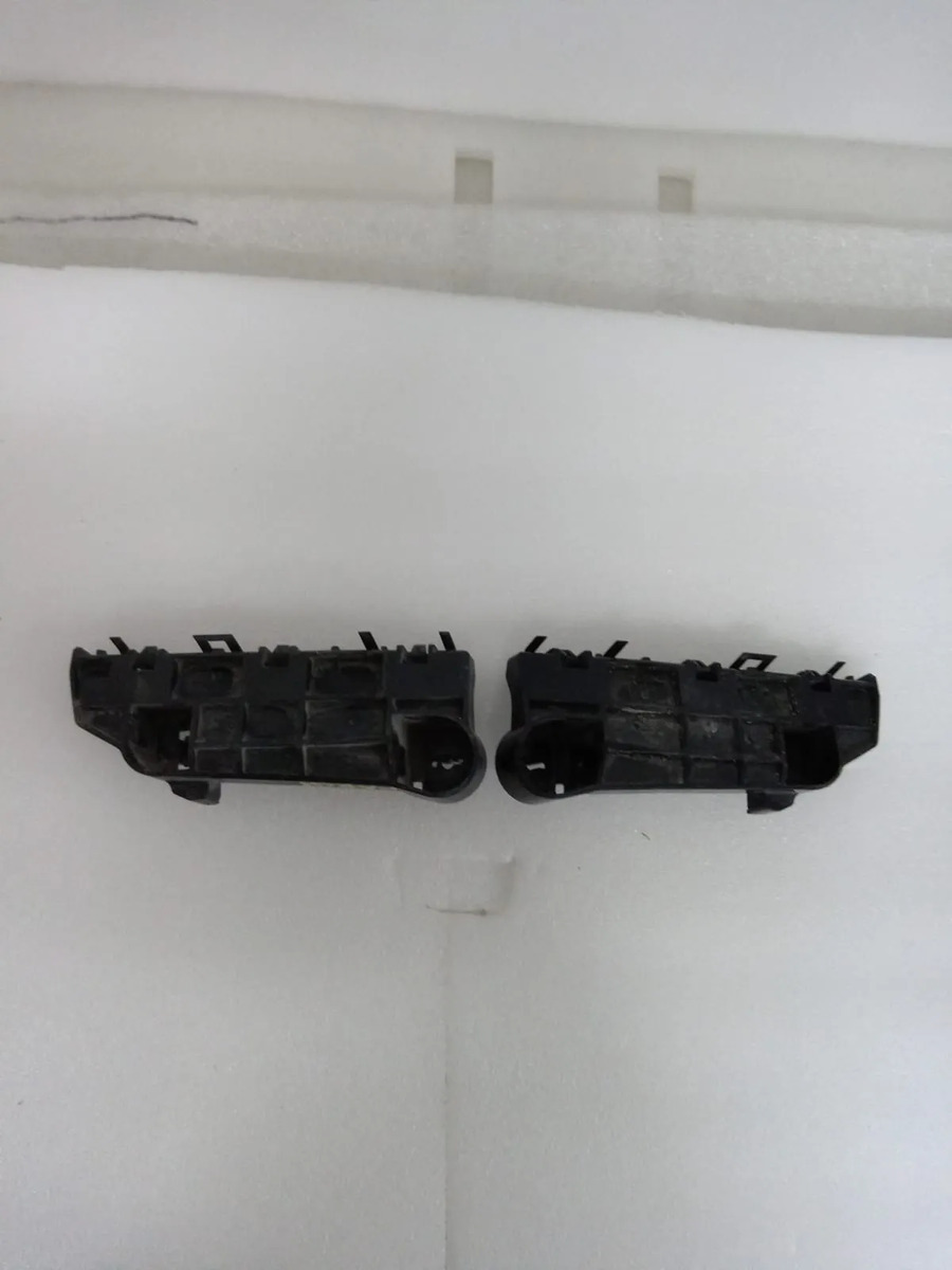 Par De Guias De Facia Delantera Nissan Versa 2014/2025.