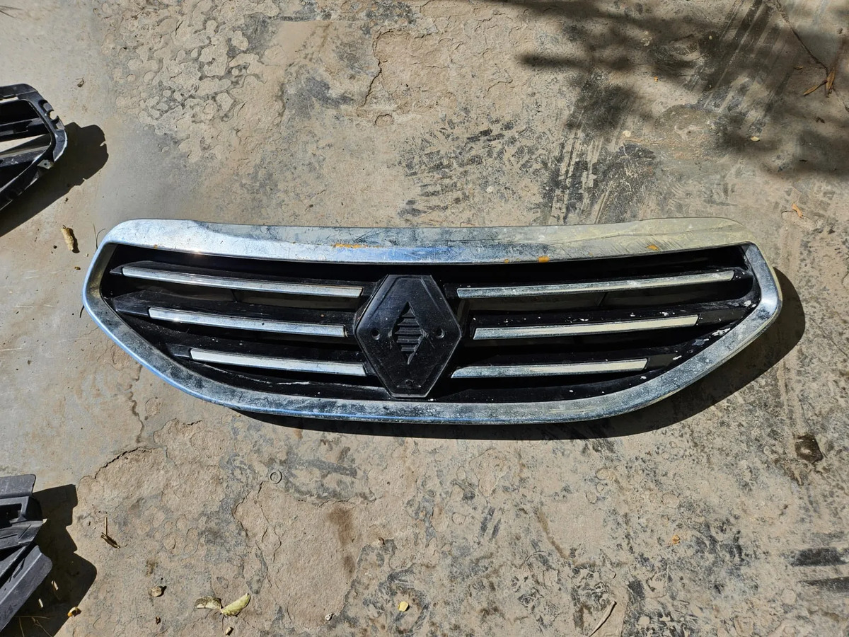 Renault Fluence 2013-2014 Parrilla Fascia Del Superior - vista 1