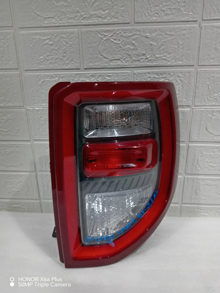 Calavera Derecha Bronco Sport 2021 2022 2023 2025 Izquierdo/conductor Rojo