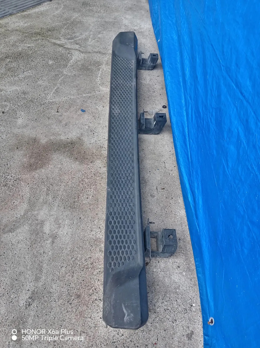 Estribo Izquierdo Jeep Wrangler 2018 2019 2022 2023 2024 Negro