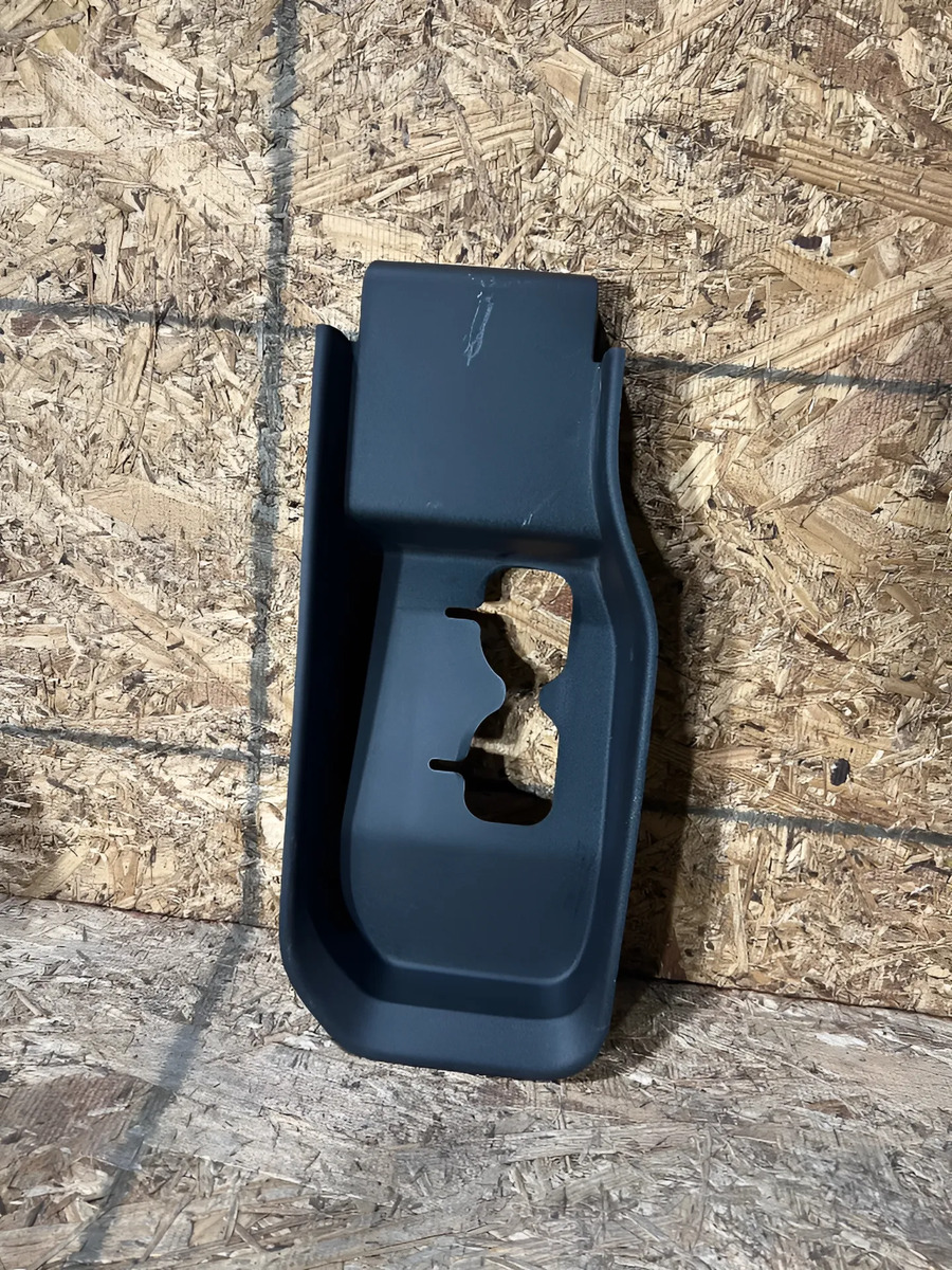 Ford F-250 2024 - 2026 Moldura Delantera Derecho Usado Original