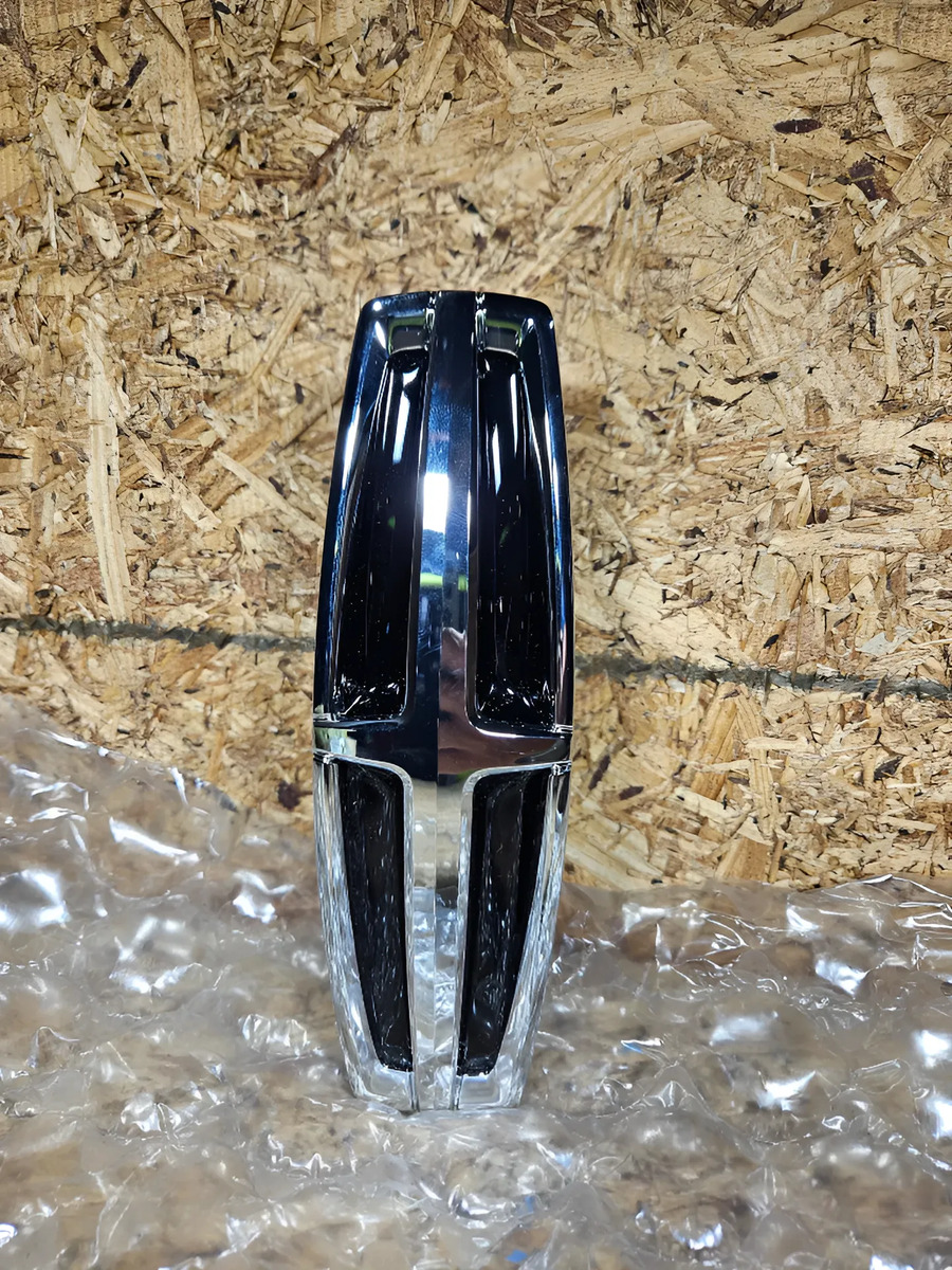 Lincoln Navigator 2018 - 2024 Emblema Delantera Usado Original