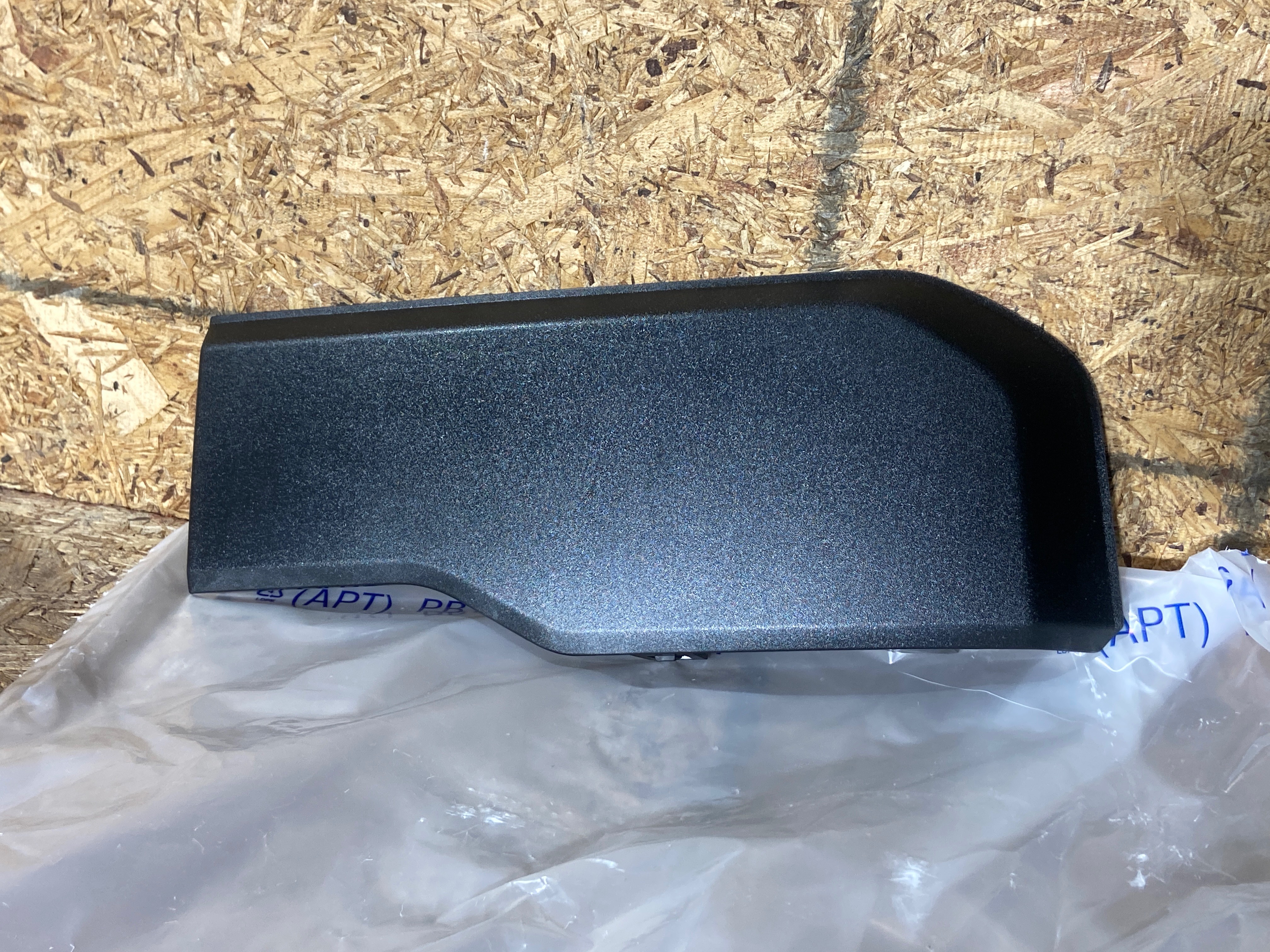 Ford Lobo 2024 - 2026 Moldura Delantera Izquierdo Usado Original