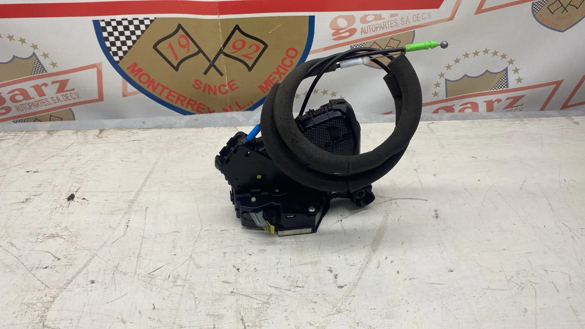 Subaru Forester 2014 - 2018 Cerraduras de Puerta Delantera Izquierdo Usado Original