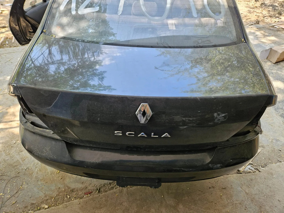 Renault Scala 2010-2013 Tapa De Cajuela Blanco
