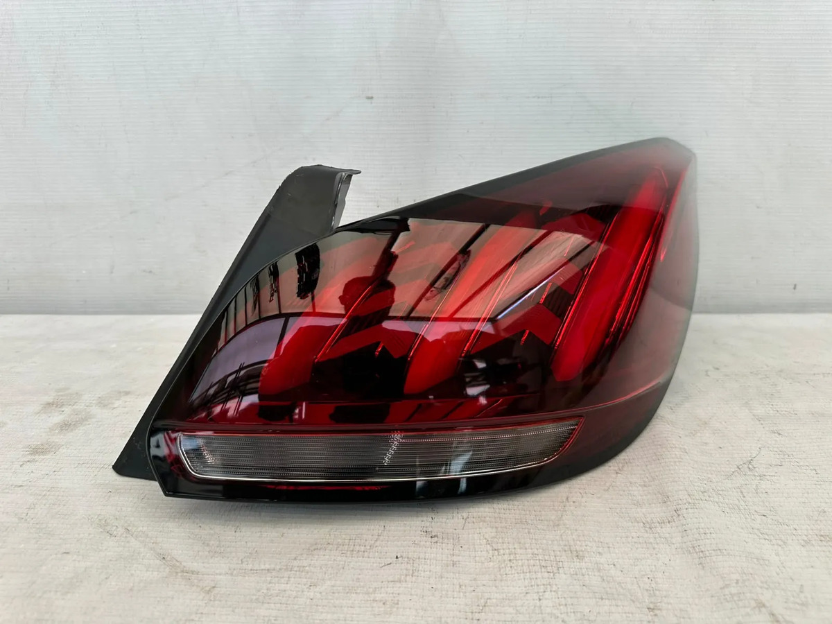Calavera Ext Der Mg Gt 2021 22 23 2024 Usada Original Led Derecho/pasajero Rojo