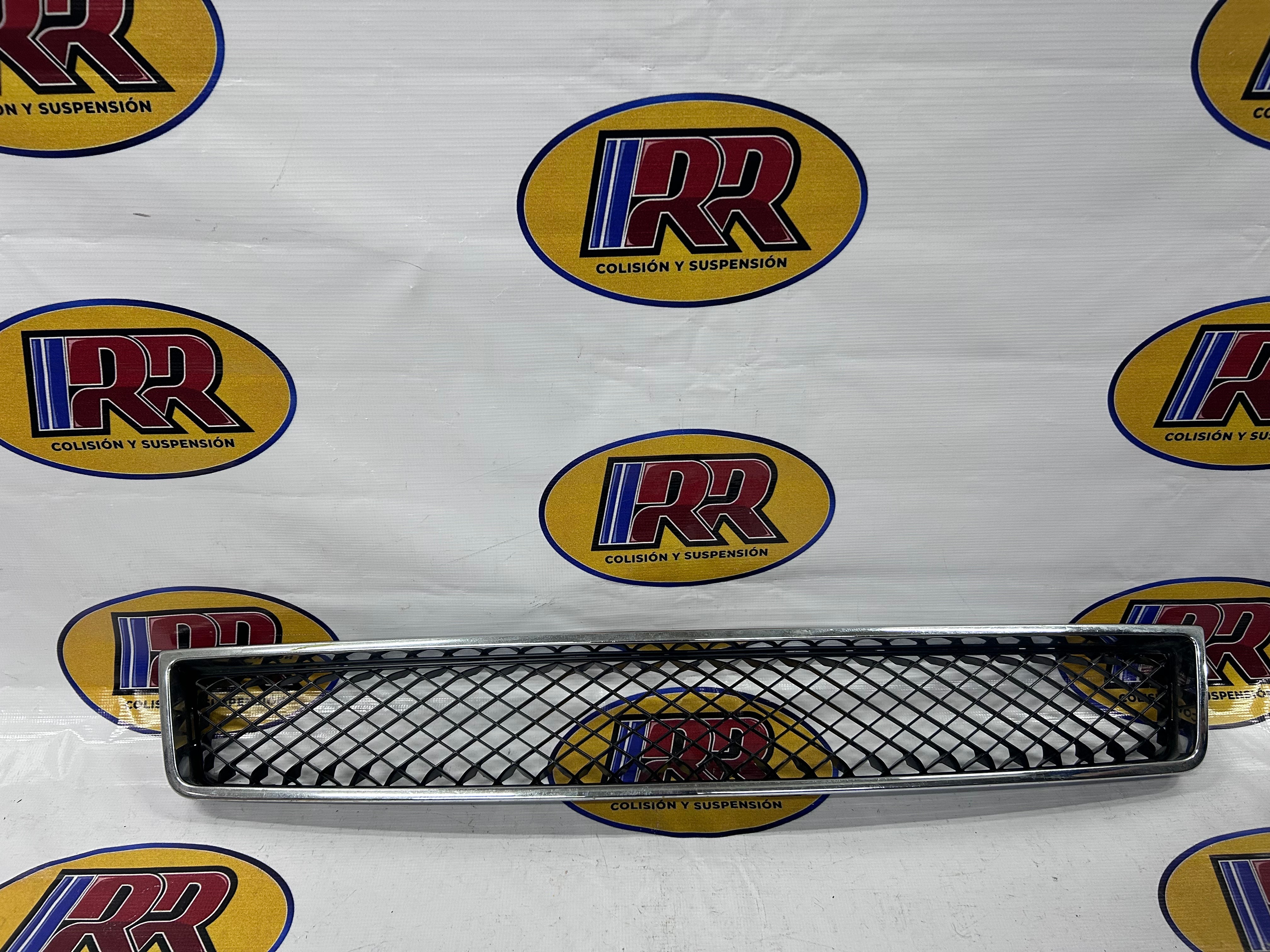 Chevrolet Suburban 2007 - 2014 Rejilla Usado Original