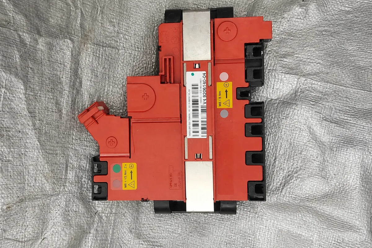 Bmw X3 2011 - 2014 Módulos de Fusibles Delantera Usado Original