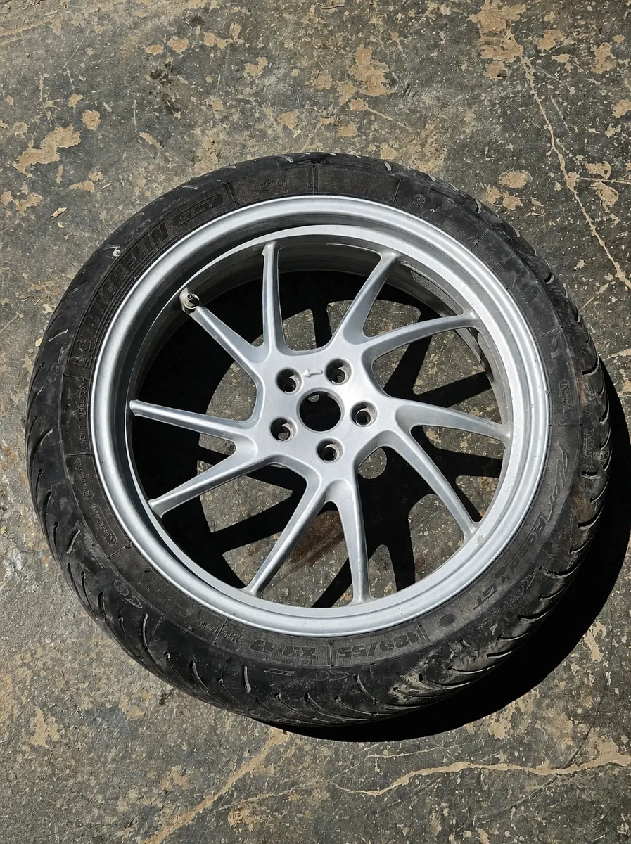 Bmw F800 Gt 2017-2019 Rin 17 Original Plateado