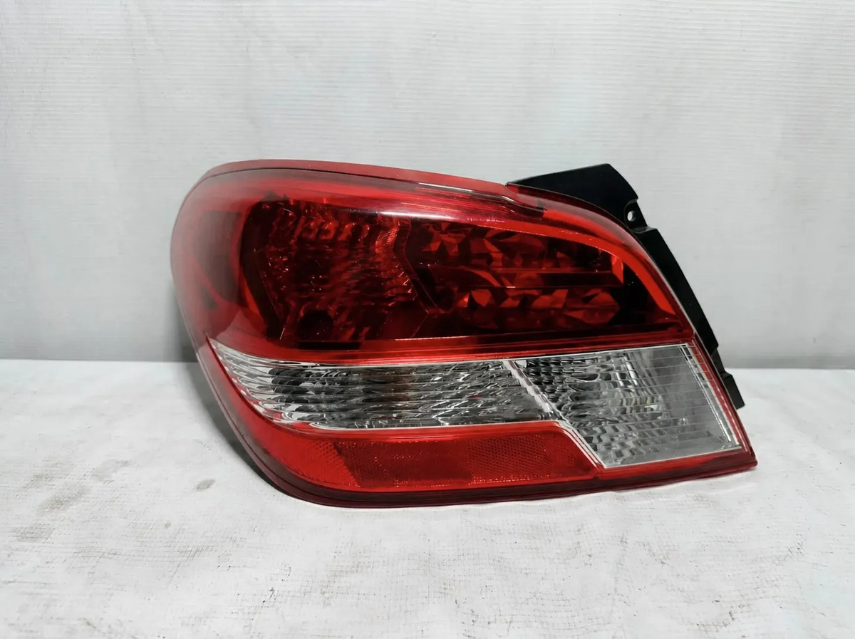 Calavera Izq Mirage 2021 22 23 2024 Usada Original C/detalle Izquierdo/conductor Rojo/cromo