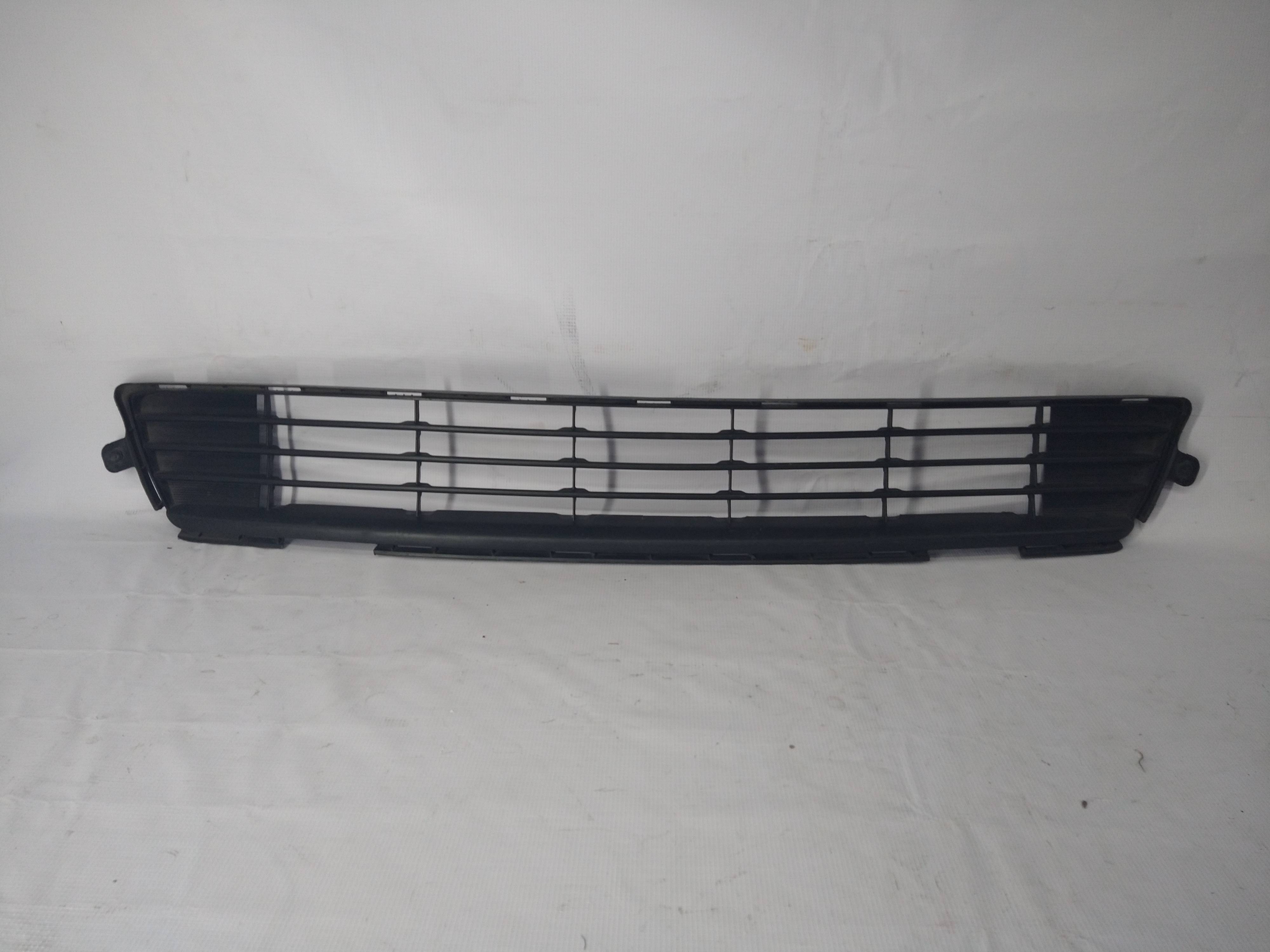 Toyota Corolla 2011 - 2013 Rejilla Delantera Usado Original