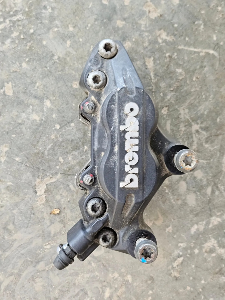 Bmw F800 Gt 2016-2019 Caliper Mordaza Delantera Derecho