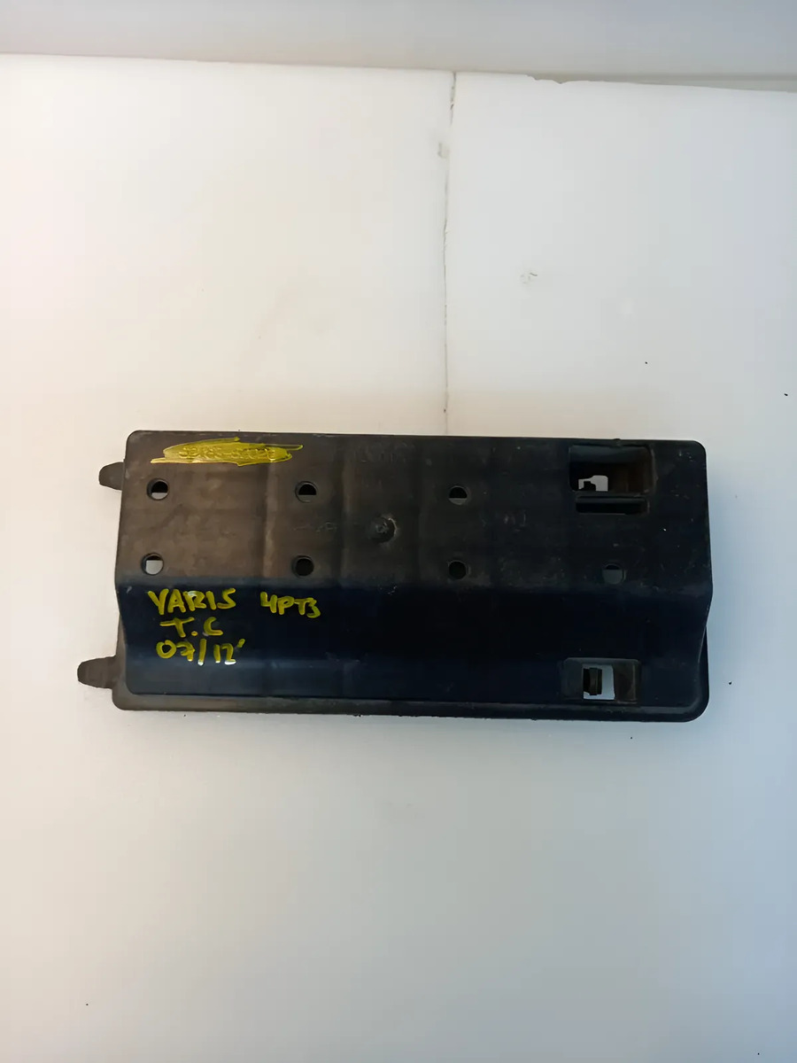 Guia Central Facia Trasera Toyota Yaris 4pts 2007/2012.