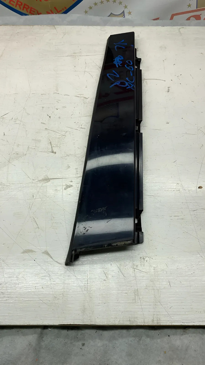 Volvo Xc60 2019 - 2023 Molduras para Puertas Trasera Izquierdo Usado Original
