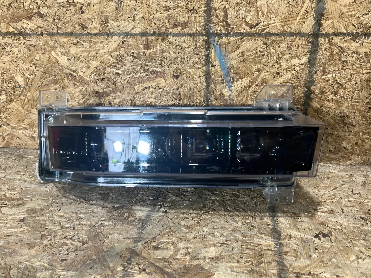 Lincoln Navigator 2022 - 2024 Faro Auxiliar Derecho Usado Original